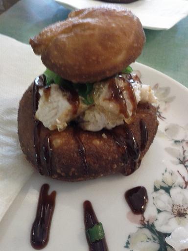 Flanc de porc + beigne + sauce hoisin + échalottes = pur bonheur!