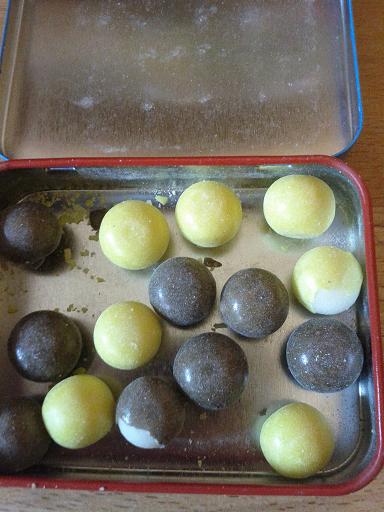 Gomme brune = ColaGomme jaune = Popcorn au beurre (plus beurre que d'autre chose pour être bien honnête avec vous...)