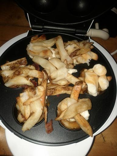 On recouvre un suite d'une autre couche de frites (ne vous en faites pas si ça dépasse... )