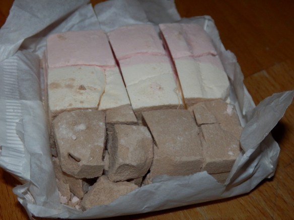 C'EST DE LA CRÈME GLACÉE TROIS COULEURS DE L'ESPACE!!!!!!