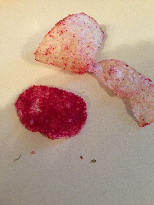 Oh... je comprends! Le chip en bas à gauche est au ketchup AU KETCHUP! Double assaisonnement? Je sais plus...