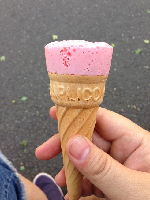 Dur à croire que c'est une cornet "tablette"... Il est tellement beau!