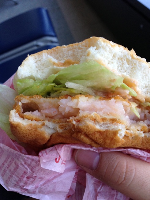 Du bon manger - Shrimp filet o -  japon sandwich de proche ak une bouchée de partie