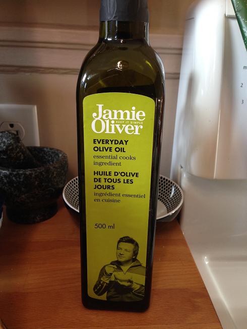 De l'huile d'OLIVE, de Jamie OLIVEr! Drôle, non? Euuuuh... non dans le fond!