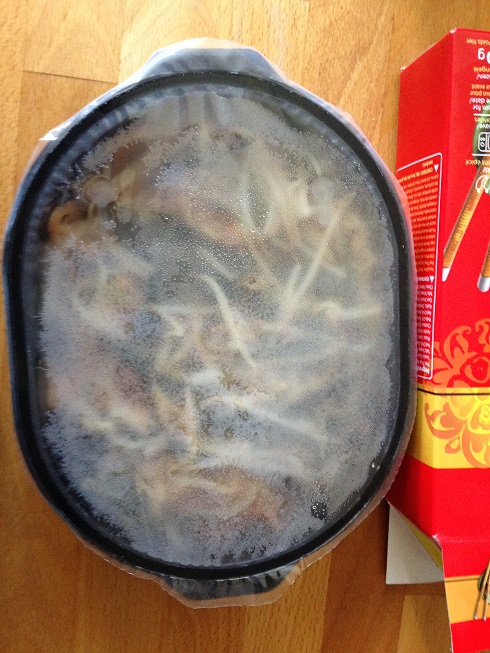 Le plat congeléééééé duquel tu soulèves un bout de la pellicule et que tu chauffes... 