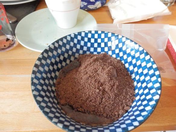 Tu mets de l'eau dans la pourdre brune... 