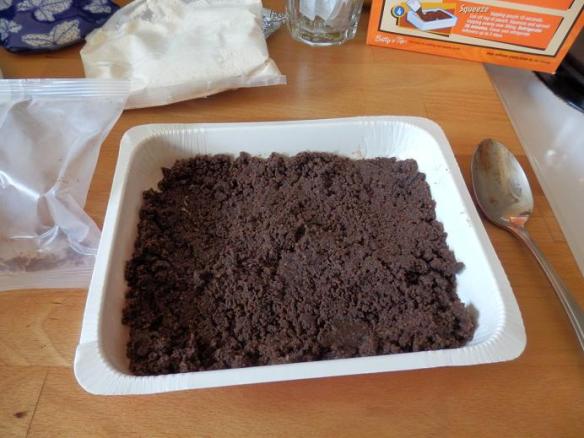 Tu chauffe, tu mélanges et tu sacres ça dans le fond de la barquette!