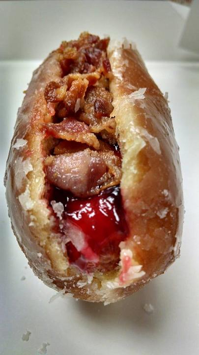 Du Bon Manger - Hot Dog bacon confiture krispy kreme