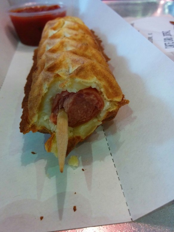 Du Bon Manger - Planete Poutine roll dog 2