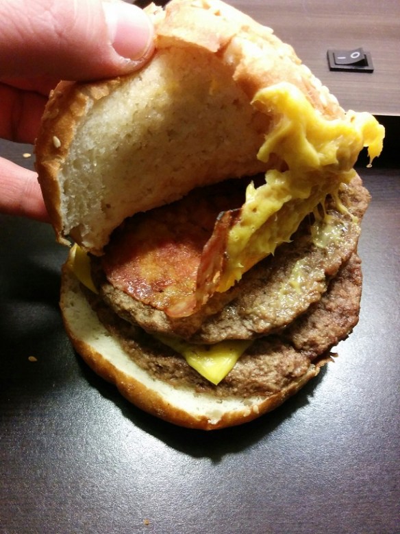 Du Bon Manger - Sams Choice Bacon SteakBurger with cheese 7